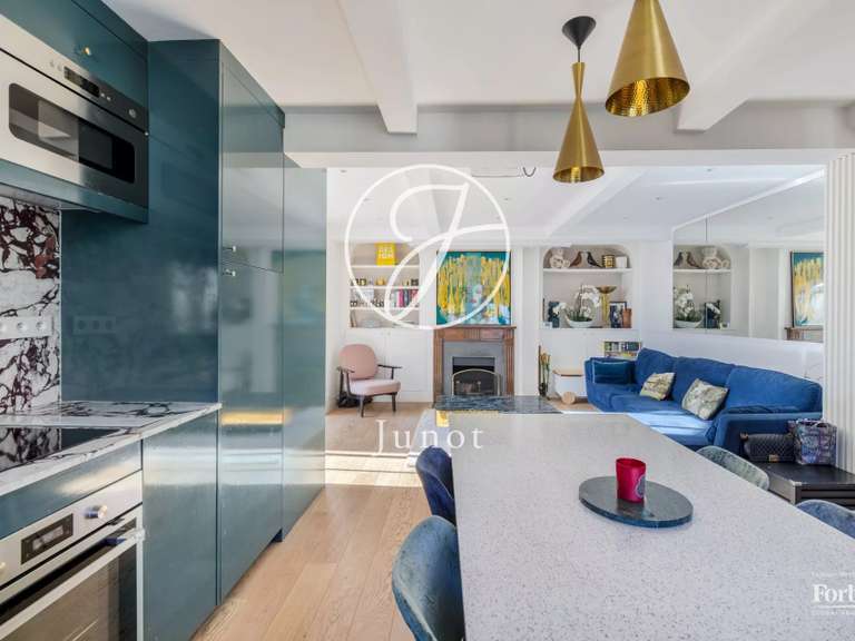 Appartement Paris 18e - 2 chambres - 101m²