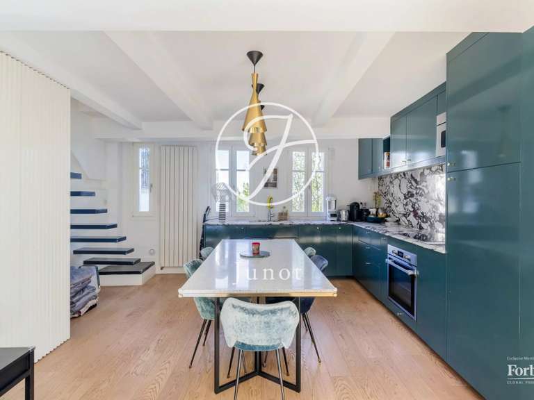 Appartement Paris 18e - 2 chambres - 101m²