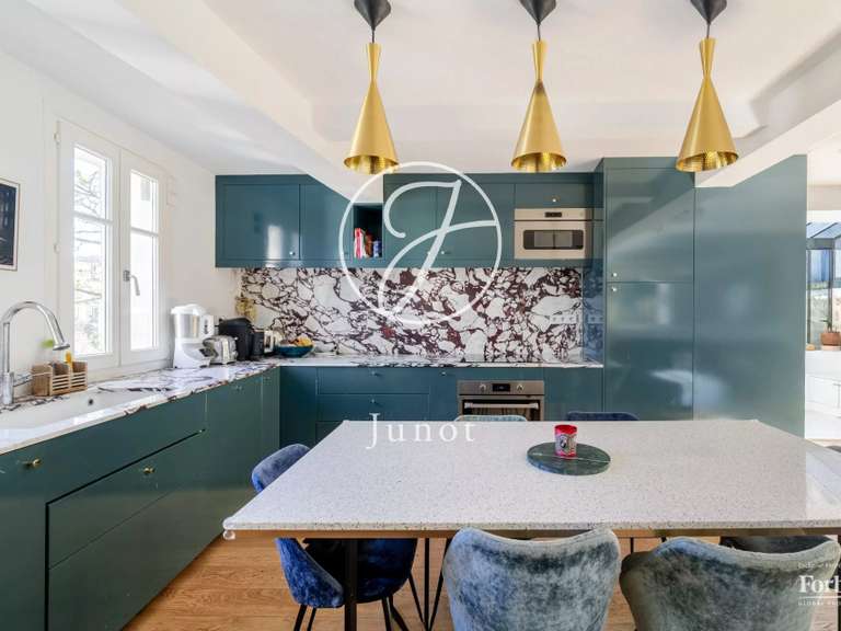 Appartement Paris 18e - 2 chambres - 101m²