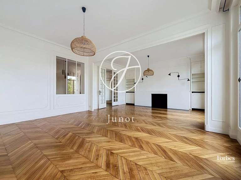 Apartment Paris 18e - 3 bedrooms - 140m²