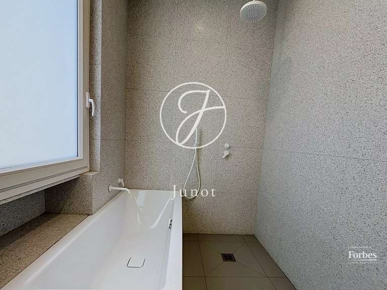 Apartment Paris 18e - 3 bedrooms - 140m²