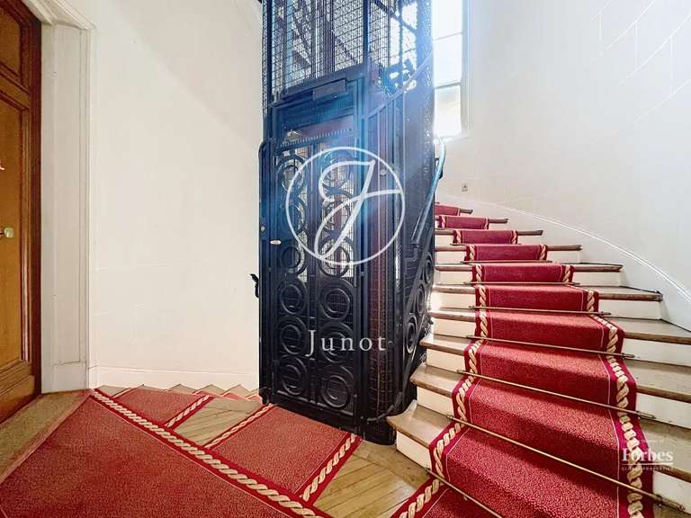 Apartment Paris 18e - 3 bedrooms - 140m²