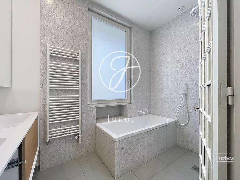Apartment Paris 18e - 3 bedrooms - 140m²