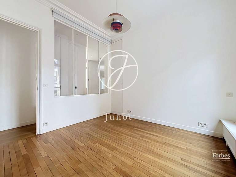 Apartment Paris 18e - 3 bedrooms - 140m²