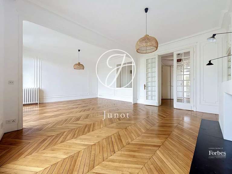 Apartment Paris 18e - 3 bedrooms - 140m²