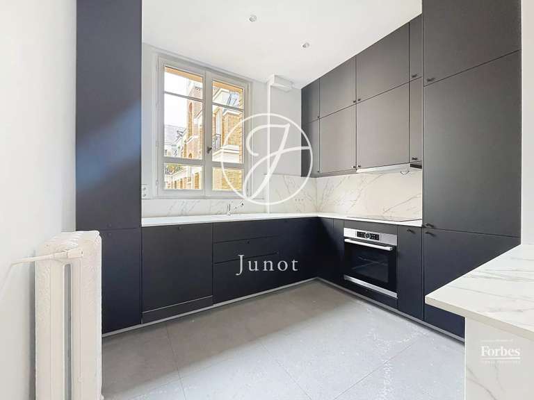 Apartment Paris 18e - 3 bedrooms - 140m²