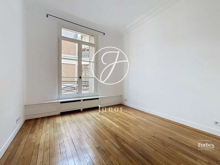 Apartment Paris 18e - 3 bedrooms - 140m²