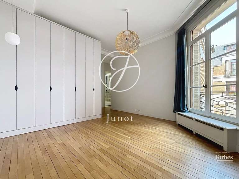 Apartment Paris 18e - 3 bedrooms - 140m²