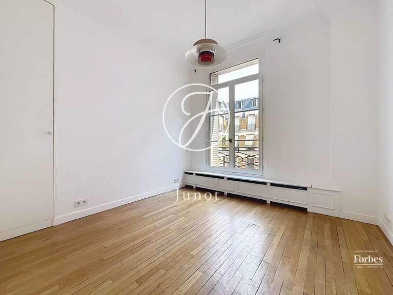 Apartment Paris 18e - 3 bedrooms - 140m²