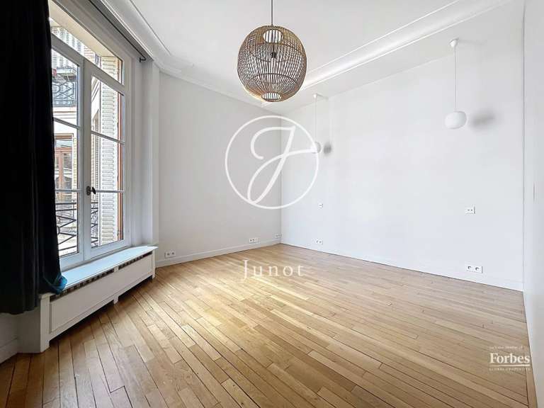 Apartment Paris 18e - 3 bedrooms - 140m²