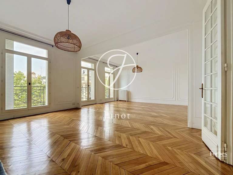 Apartment Paris 18e - 3 bedrooms - 140m²