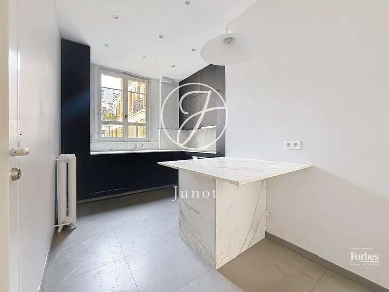 Apartment Paris 18e - 3 bedrooms - 140m²