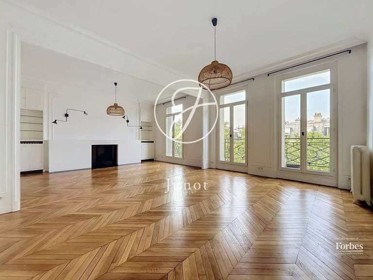 Apartment Paris 18e - 3 bedrooms - 140m²