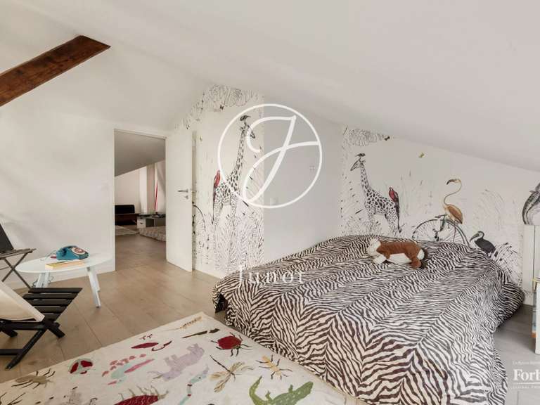 Appartement Paris 18e - 6 chambres - 174m²
