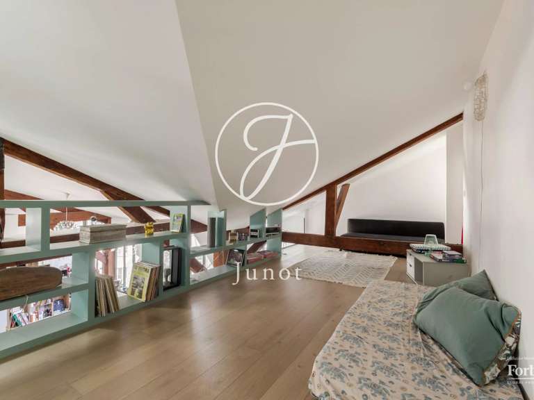 Appartement Paris 18e - 6 chambres - 174m²
