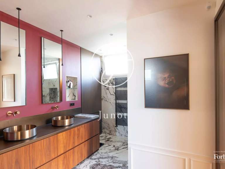Appartement Paris 18e - 3 chambres - 132m²