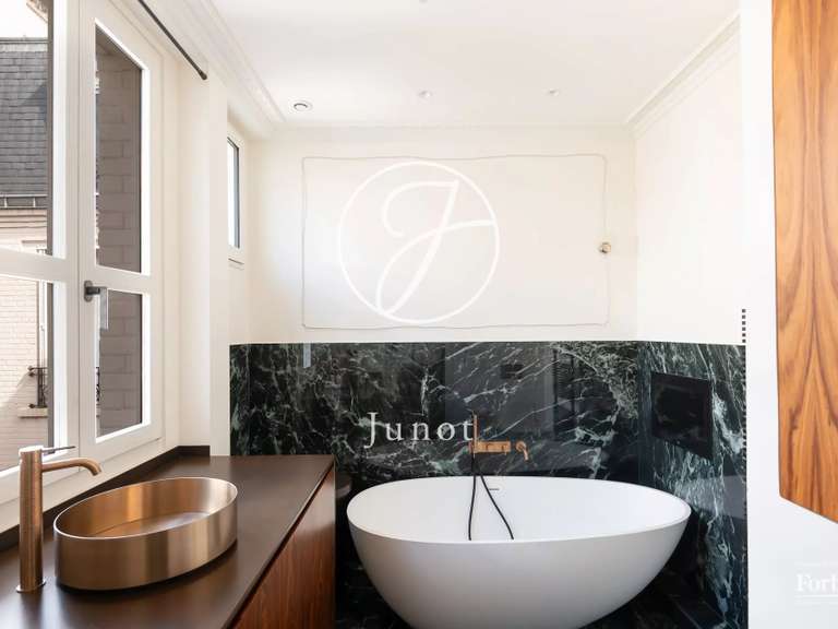 Appartement Paris 18e - 3 chambres - 132m²