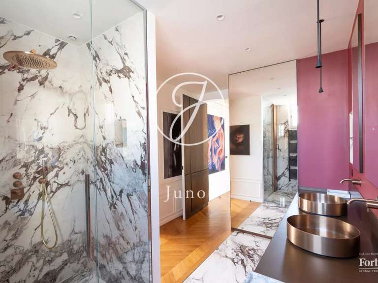 Appartement Paris 18e - 3 chambres - 132m²