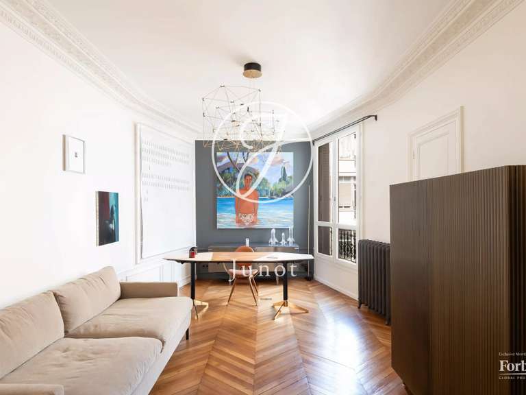 Appartement Paris 18e - 3 chambres - 132m²