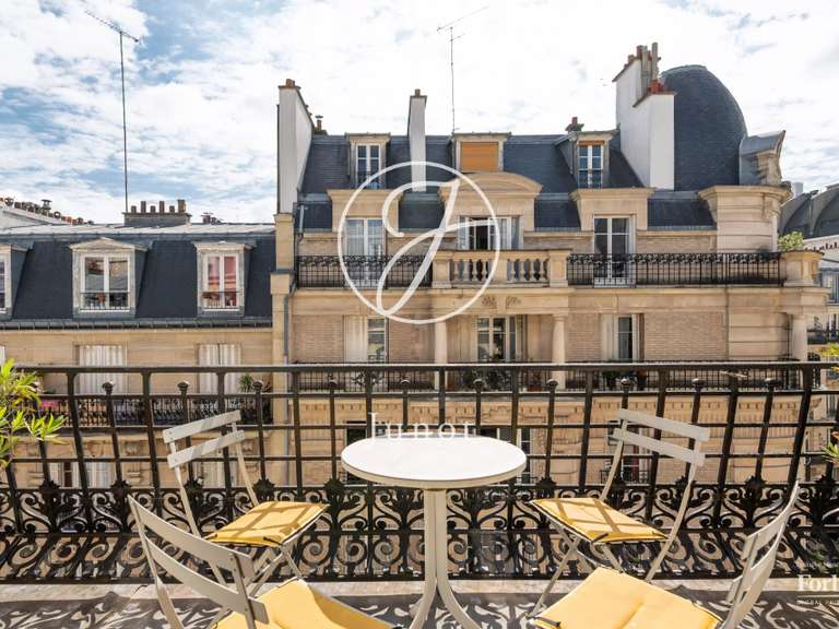 Appartement Paris 18e - 3 chambres - 132m²