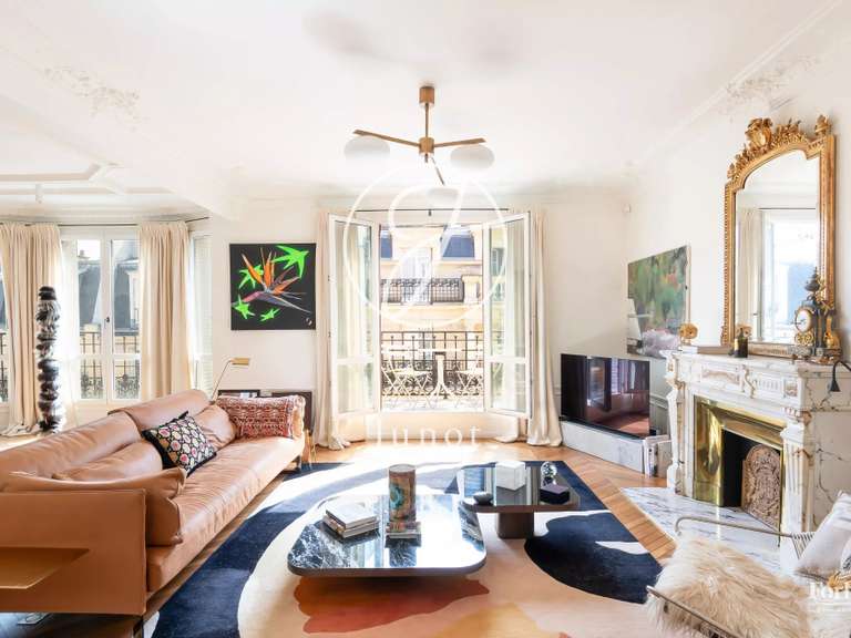 Appartement Paris 18e - 3 chambres - 132m²