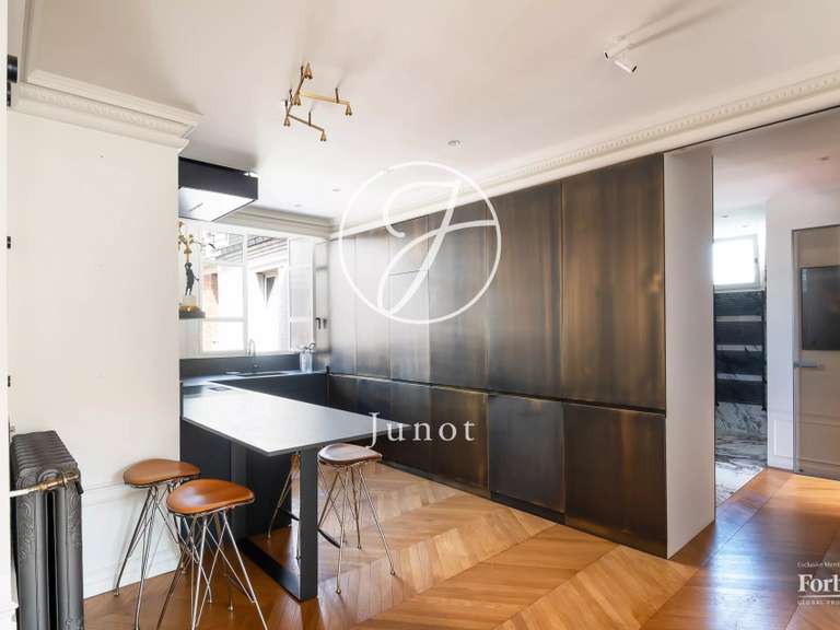 Appartement Paris 18e - 3 chambres - 132m²