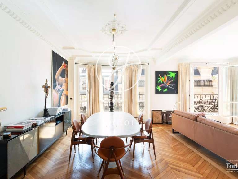 Appartement Paris 18e - 3 chambres - 132m²