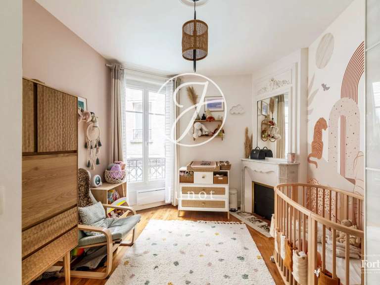 Appartement Paris 18e - 3 chambres - 82m²