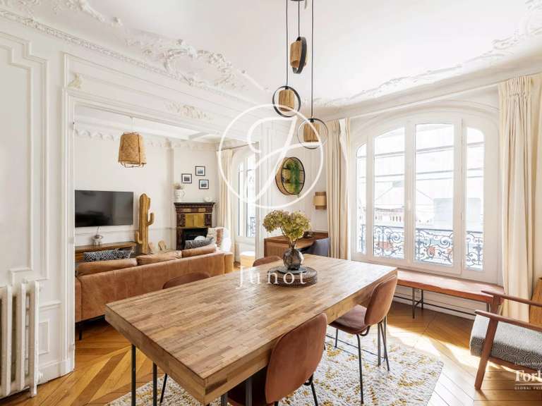 Appartement Paris 18e - 3 chambres - 82m²