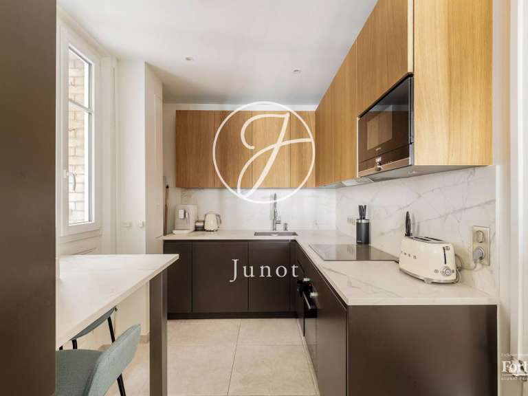 Appartement Paris 18e - 3 chambres - 82m²