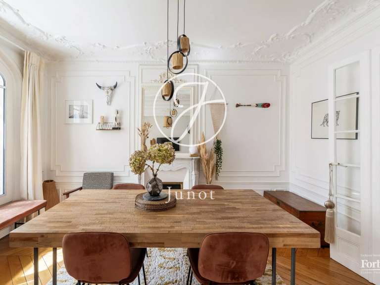 Appartement Paris 18e - 3 chambres - 82m²