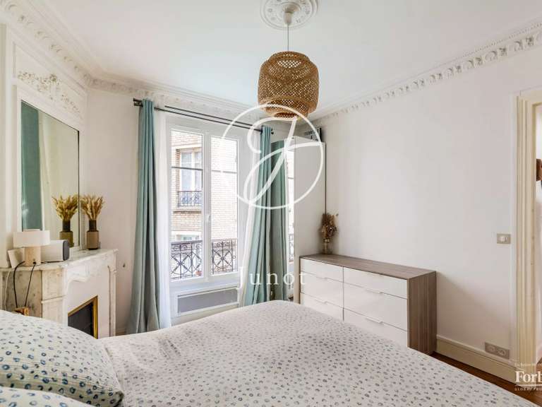 Appartement Paris 18e - 3 chambres - 82m²