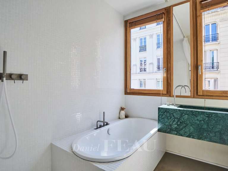 Appartement Paris 18e - 2 chambres - 68m²