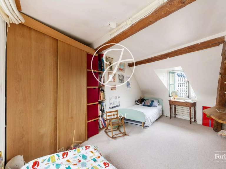 Appartement Paris 18e - 3 chambres - 107m²
