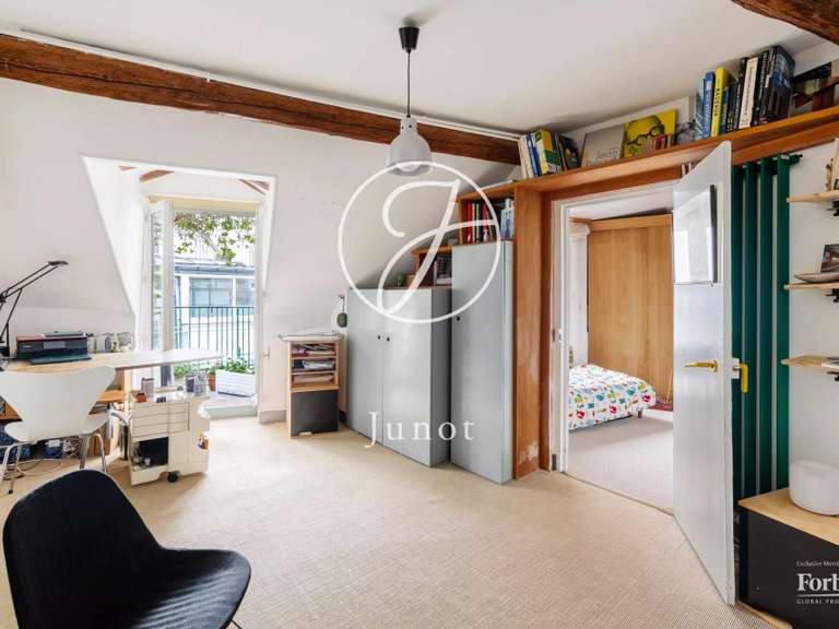 Appartement Paris 18e - 3 chambres - 107m²