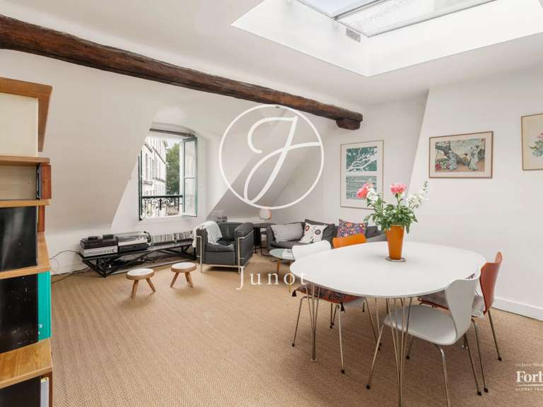 Appartement Paris 18e - 3 chambres - 107m²