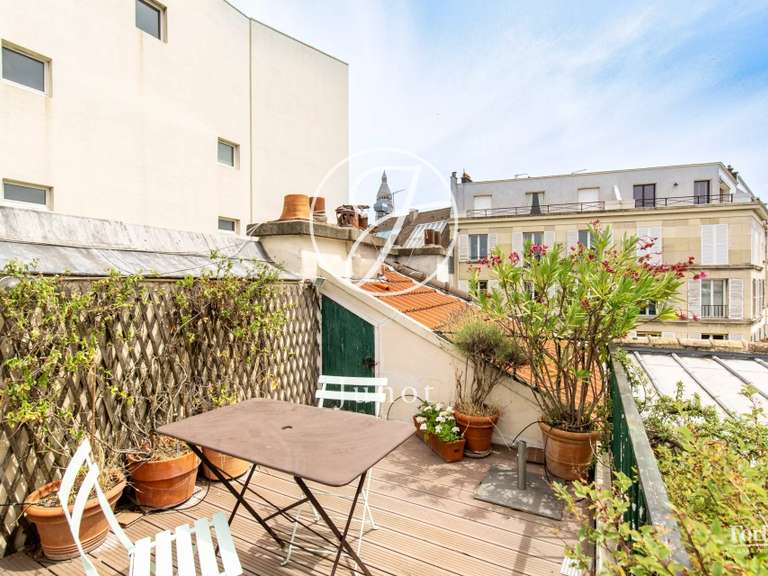 Appartement Paris 18e - 3 chambres - 107m²