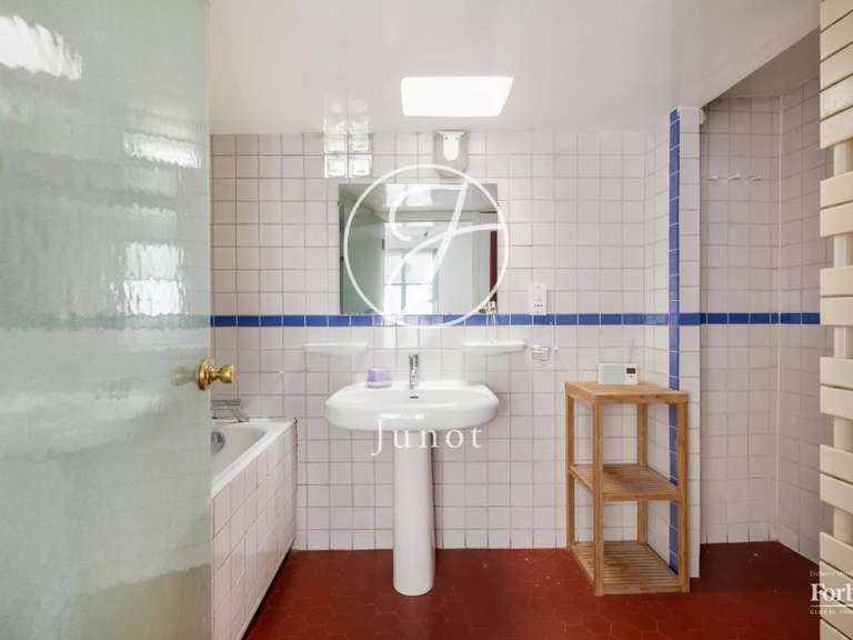 Appartement Paris 18e - 3 chambres - 107m²