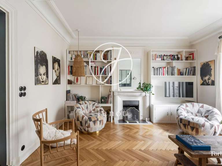 Appartement Paris 18e - 3 chambres - 121m²