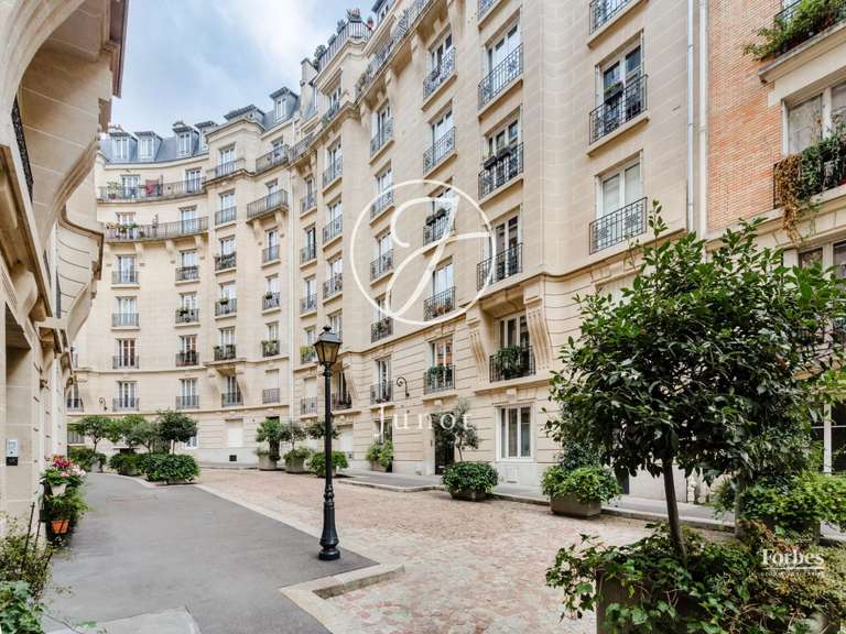 Appartement Paris 18e - 3 chambres - 121m²