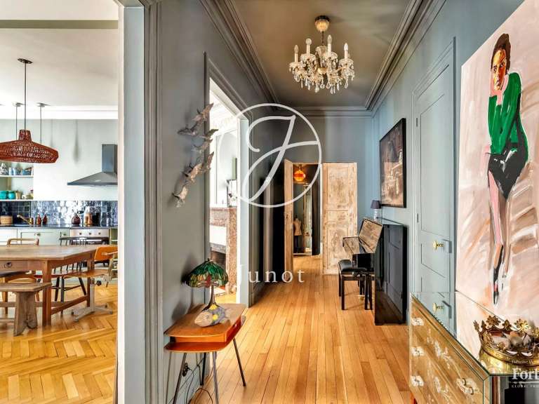 Appartement Paris 18e - 3 chambres - 121m²