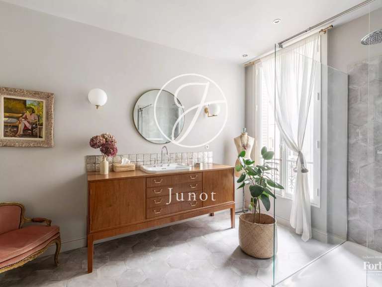 Appartement Paris 18e - 3 chambres - 121m²