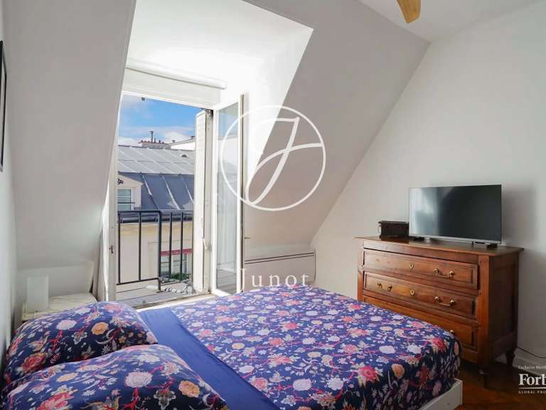 Appartement Paris 18e - 3 chambres - 78m²