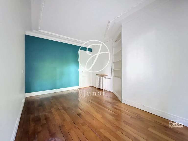 Appartement Paris 18e - 3 chambres - 114m²