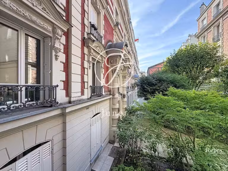 Appartement Paris 18e - 3 chambres - 114m²