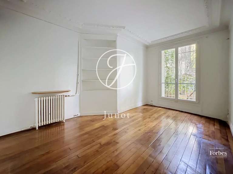 Appartement Paris 18e - 3 chambres - 114m²