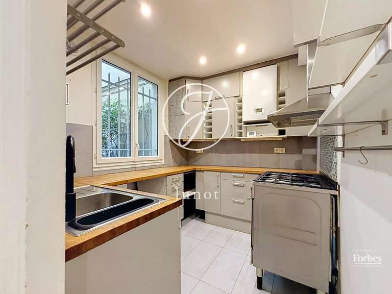 Appartement Paris 18e - 3 chambres - 114m²