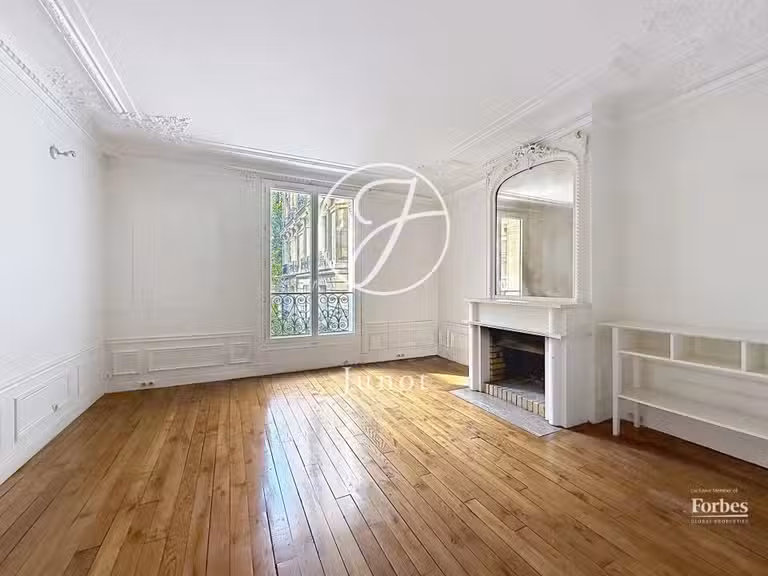 Appartement Paris 18e - 3 chambres - 114m²