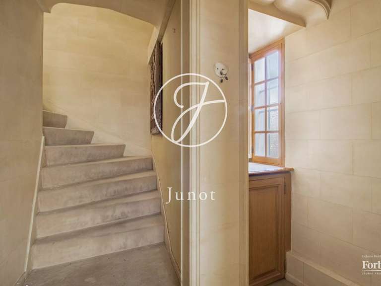 Appartement Paris 18e - 3 chambres - 145m²