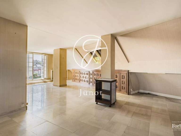 Appartement Paris 18e - 3 chambres - 145m²